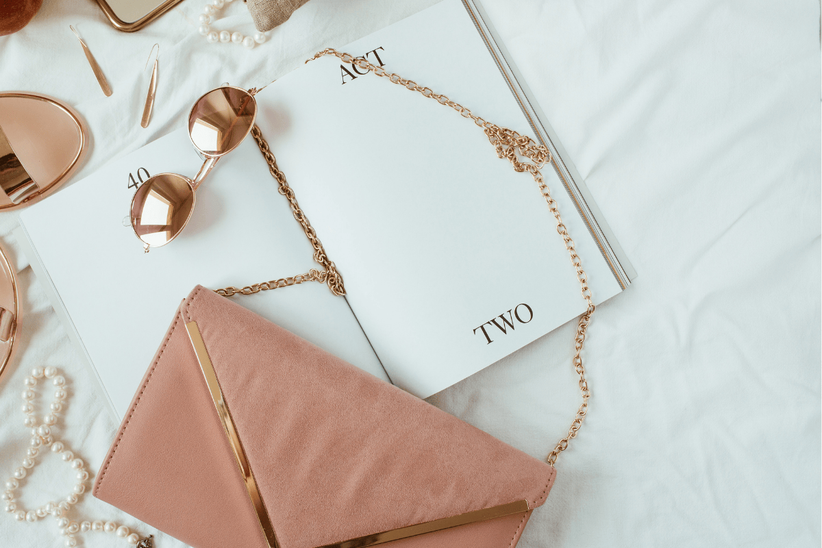 Top 7 Phụ Kiện Thời Trang Nữ Nhất Định Phải Có Trong Tủ Đồ